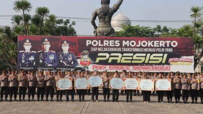 Kapolres Mojokerto Berikan Penghargaan kepada 7 Warga yang Bantu Tugas Kepolisian