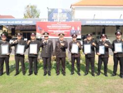 Kapolresta Mojokerto Berikan Reward 7 Personel Berprestasi di Upacara Hari Kesaktian Pancasila