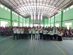 Dua Maskot Pilkada 2024 Sambangi Pemilih Pemula di MAN 2 Sooko