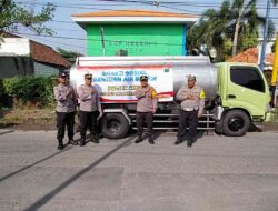 Bentuk Kepedulian di Tengah Kekeringan, Kapolsek Jetis Salurkan Bantuan Air Bersih