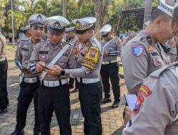 Cegah Judi Online, Kasatlantas Polres Mojokerto Gelar Apel dan Pengecekan HP Personel