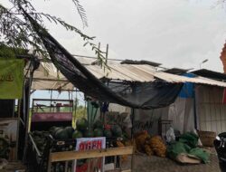 Hujan Disertai Angin Kencang Rusak Rumah dan Kios Semi Permanen Di Kutorejo