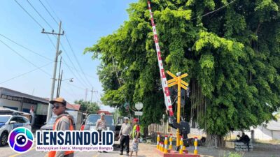 Satlantas Polres Mojokerto Lakukan Pengalihan Arus Lalu Lintas Terkait Perbaikan Rel Kereta Api