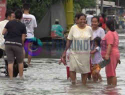 Banjir di Kecamatan Sooko Belum Surut, Warga Mulai Terserang Penyakit