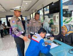 Puluhan Sopir di Mojokerto Jalani Tes Urine untuk Keselamatan Penumpang Saat Nataru
