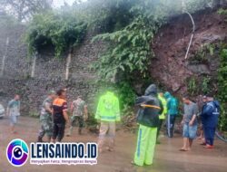 Hujan Deras Picu Longsor di Pacet Mojokerto, Jalan Sempat Tertutup