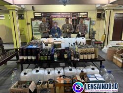 Polisi Gerebek Pabrik Miras Oplosan di Mojokerto, Seorang Wanita Diamankan