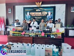 Rumah Produksi Miras Oplosan di Grebek, Polisi Amankan Pasutri dan Ratusan Botol Miras Ilegal