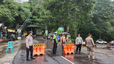 Polres Mojokerto Tutup Sementara Jalur Pacet-Cangar Akibat Longsor, Pengendara Dialihkan Lewat Trawas-Pandaan