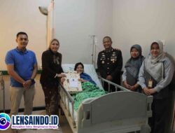 Kapolres Mojokerto Sambangi Bayi Lahir di Hari Bhayangkara, Serahkan Tali Asih untuk Tiga Keluarga