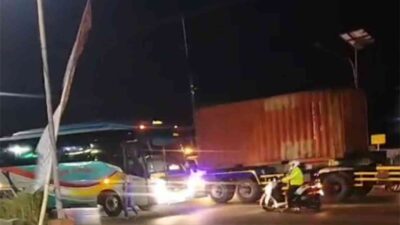 Aksi Sigap Satlantas Mojokerto Kota Cegah Kecelakaan Bus di Jalur Padat
