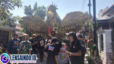 Karnaval Meriah Warnai HUT ke-80 RI di Desa Dlanggu, Patung Garuda Raksasa Jadi Ikon