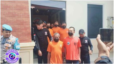 sebanyak 31 pengedar narkoba di giring ke aula hayam wuruk saat konferensi pers.(foto:erick)