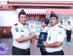 Gagalkan Penyelundupan Barang Terlarang, Pegawai Lapas Mojokerto Terima Penghargaan