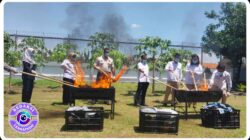 Kejari Mojokerto Musnahkan Barang Bukti Narkoba hingga Uang Palsu Senilai Ratusan Juta