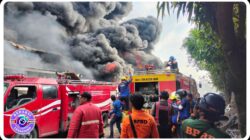 Pabrik Pengolah Ban Bekas di Mojokerto Terbakar Hebat, Api Cepat Membesar hingga Hanguskan Gudang
