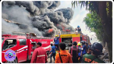 Pabrik Pengolah Ban Bekas di Mojokerto Terbakar Hebat, Api Cepat Membesar hingga Hanguskan Gudang