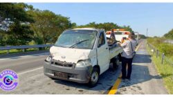 Tragis! Pikap Pengangkut Minyak Goreng Terbalik di Tol Mojokerto, Sopir Meninggal