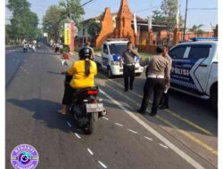 Kecelakaan Beruntun di Mojosari, Pengendara Vario Tewas Usai Terjatuh ke Jalur Berlawanan