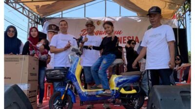 Desa Manduro MG Meriahkan HUT RI ke- 81 dengan Jalan Sehat yang Diikuti Ribuan Warga, Doorprize Sepeda Motor Listrik jadi Rebutan