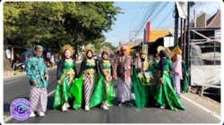 Desa Dlanggu Gelar Karnaval Budaya, Warga Tampil dengan Aneka Busana Adat