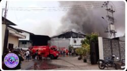 22 Jam Terbakar, Api di Pabrik Sepatu Dlanggu Mojokerto Masih Belum Padam