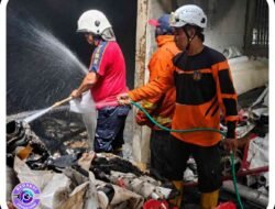 Gudang Sablon Sepatu di Sooko Dilalap Api, Satu Motor Ikut Hangus