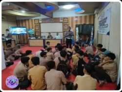 Cegah Pelanggaran dan Kecelakaan, Satlantas Polres Mojokerto Edukasi Santri Ponpes Uluwiyah soal Keselamatan Berkendara